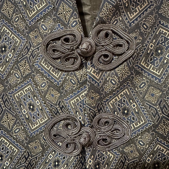 Max & Mabel satin tapestry vest with beautiful details in front and back - Picture 3 of 5